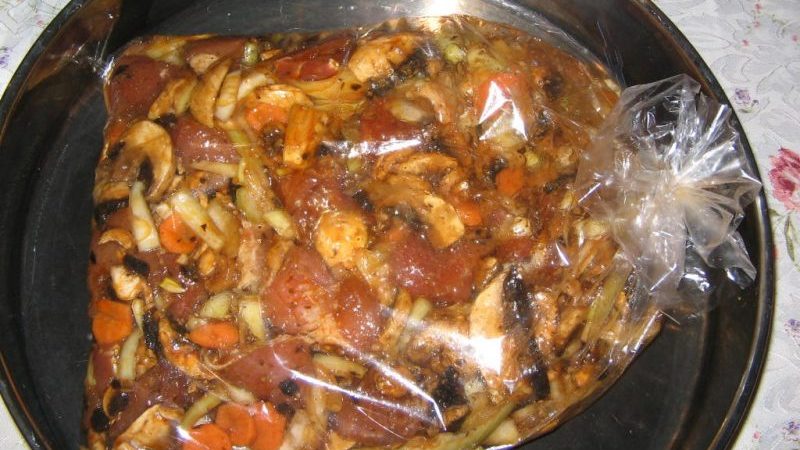 Свински кебап с лук – слагам го в плика и го забравям… А след това всички не спират да ме хвалят и да искат допълнително