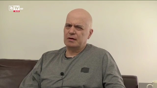 Слави Трифонов изригна: Тези парламентарни търбуси искат да ме прецакат с евтини номера!