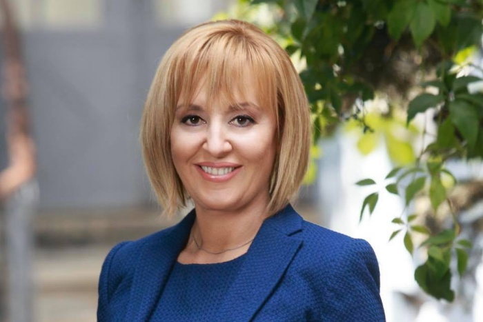 Мая Манолова послъгва на едро като Слави още на старта