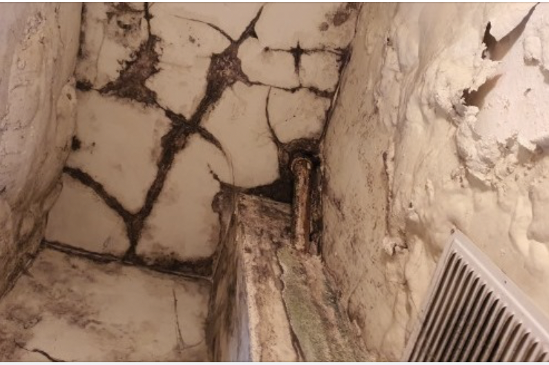 Не е за хора със слаби нерви! Потресаващи кадри от ковид отделение в пловдивска общинска болница /СНИМКИ/