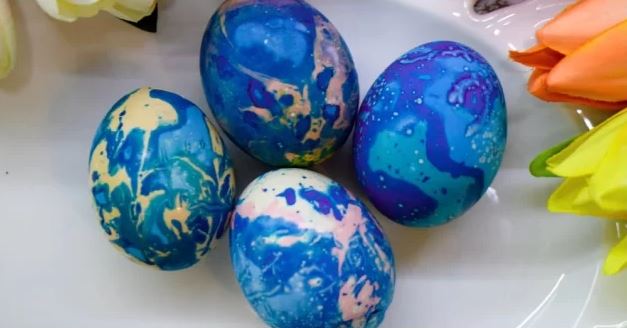 Великденски яйца с наситен цвят