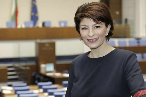 Десислава Атанасова: Време е шоуто да приключи