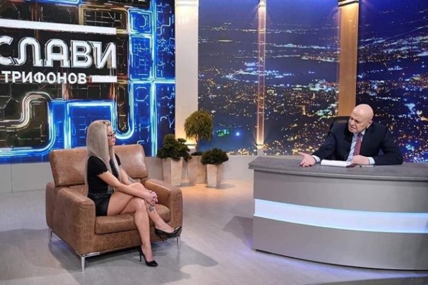 Плеймейтка си татуира името на Слави Трифонов: Народен човек е харесвам го от малка