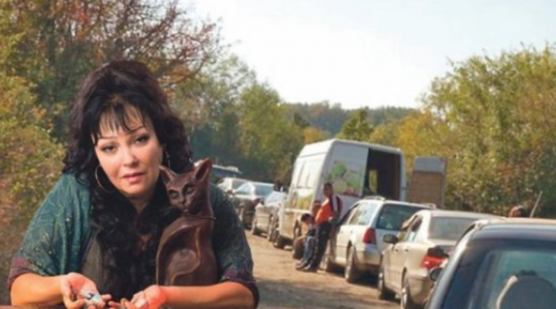 Пред къщата на новата Ванга се вие дълга опашка от желаещи да им помогне трябва да си носите само бучка захар