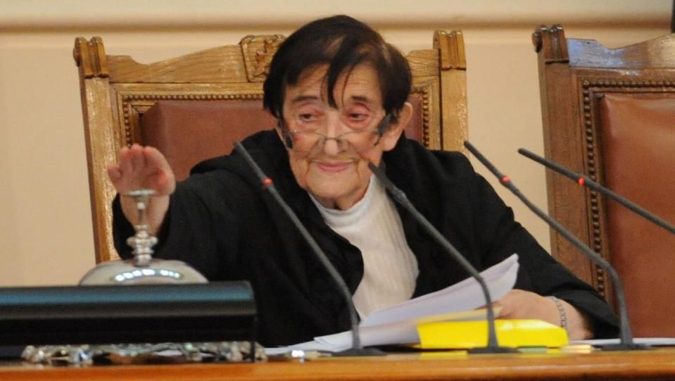 Мика Зайкова: В парламента хората не работят. Там е лудница!