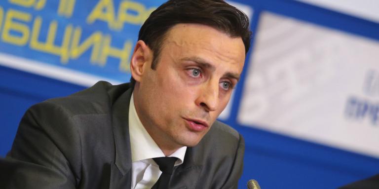 Бербатов: Румен Радев е единствената ми надежда в тая корумпирана държава!