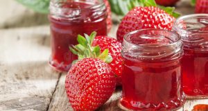 Първокласно ягодово сладко с МИНИМУМ захар: правя го така от 20 години - само 3 съставки и трае целогодишно!