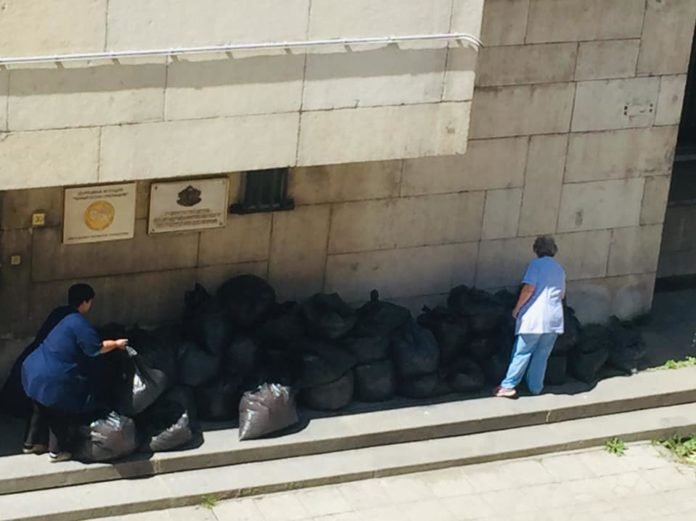 Аларма какво изнасят с черни чували от МВР?