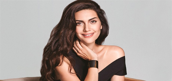 Ето я бременната Шехерезада от "1001 нощ" - Бергюзар Корел очаква трето дете (Снимки):