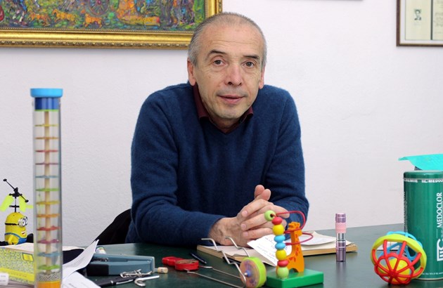 Доц. Мангъров изригна: Няма никой починал от COVID-19 всичко е политика!