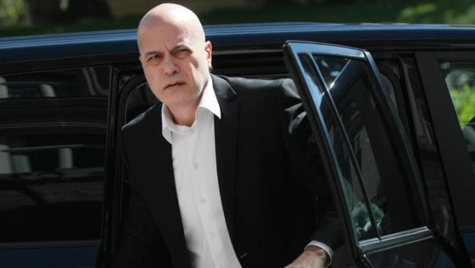 Мрежата към Слави: Комплексар защо се занимаваш с такива неща?