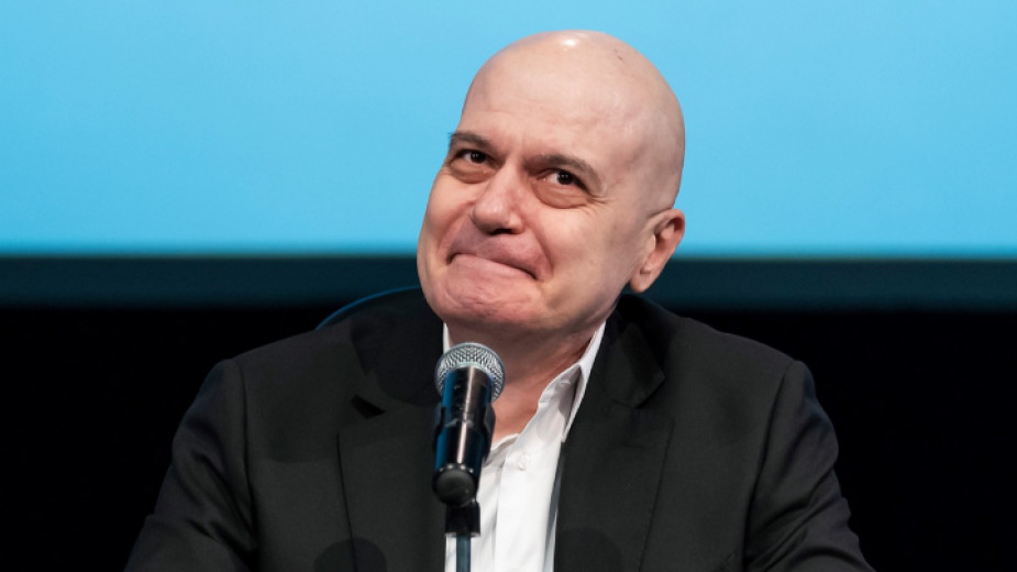 Ето кой е човекът с парите зад Слави Трифонов (Скандални разкрития)