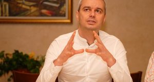 Костадин Костадинов изригна: Еврото ще обрече хиляди българи на гибел! Не бива да губим лева!