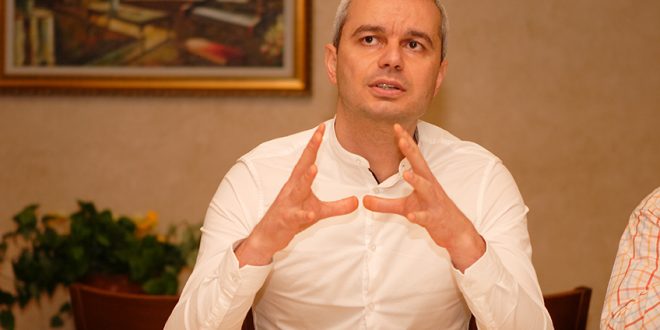 Костадин Костадинов изригна: Еврото ще обрече хиляди българи на гибел! Не бива да губим лева!