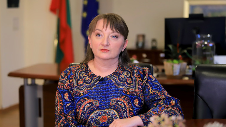 Деница Сачева: 6000 лв. за лекар 4000 за мед. сестра и 2000 за санитар!