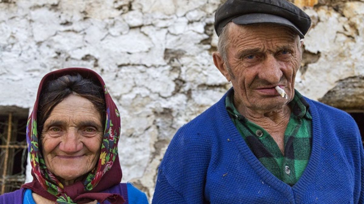 На прага на мизерията! Хиляди българи питат: как да се отопляваш с 300 лв. пенсия?