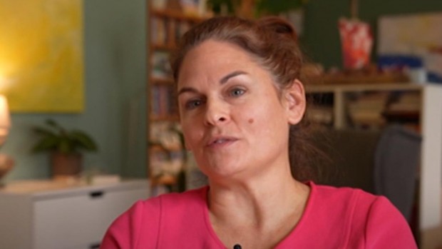 Медицинска сестра болезнено откровена: Поемам риска да умра или да ме уволнят но няма да се в@ксинирам!