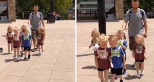 Многодетен татко намери хитър начин да разхожда децата си но го поругаха жестоко: