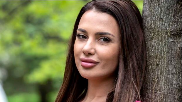 Няма да познаете Симона от Фермата преди корекциите! Как ви харесва повече? /Снимки/