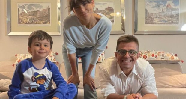 Синът на Андрей Арнаудов и Емануела чукна 5 годинки (Звездните му родители му спретнаха парти за чудо и приказ – Снимки)
